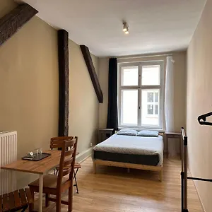 color-hostel.poznan-hotels.com/